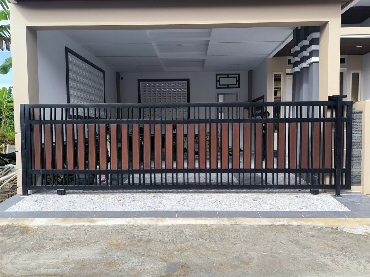 Pagar Dorong Adik Pak Thomas - Dokumentasi Proyek